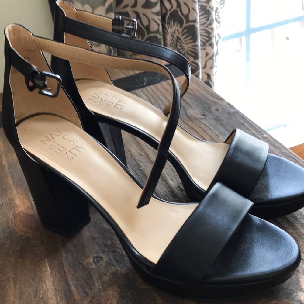 Woman’s Naturalizer strappy high heeled sandals
